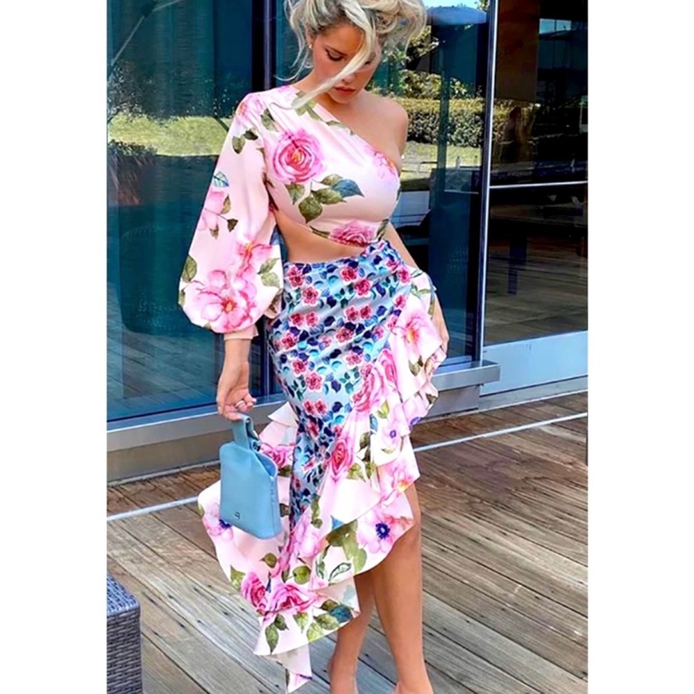 Beautiful floral cut out dress 2 pcPerfect for play date/brunch/evening outing.